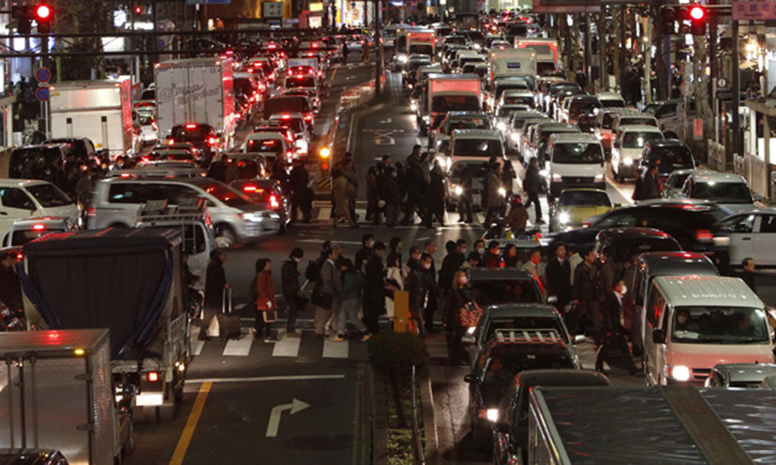 In Tokio herrscht nach dem Erdbeben Verkehrschaos. © REUTERS