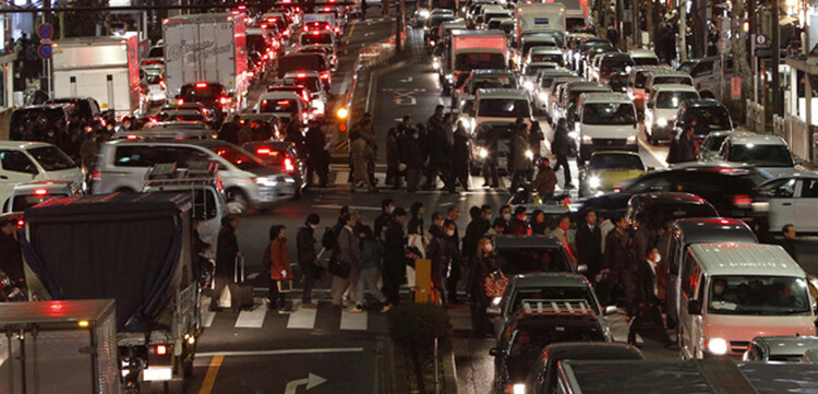 In Tokio herrscht nach dem Erdbeben Verkehrschaos. © REUTERS