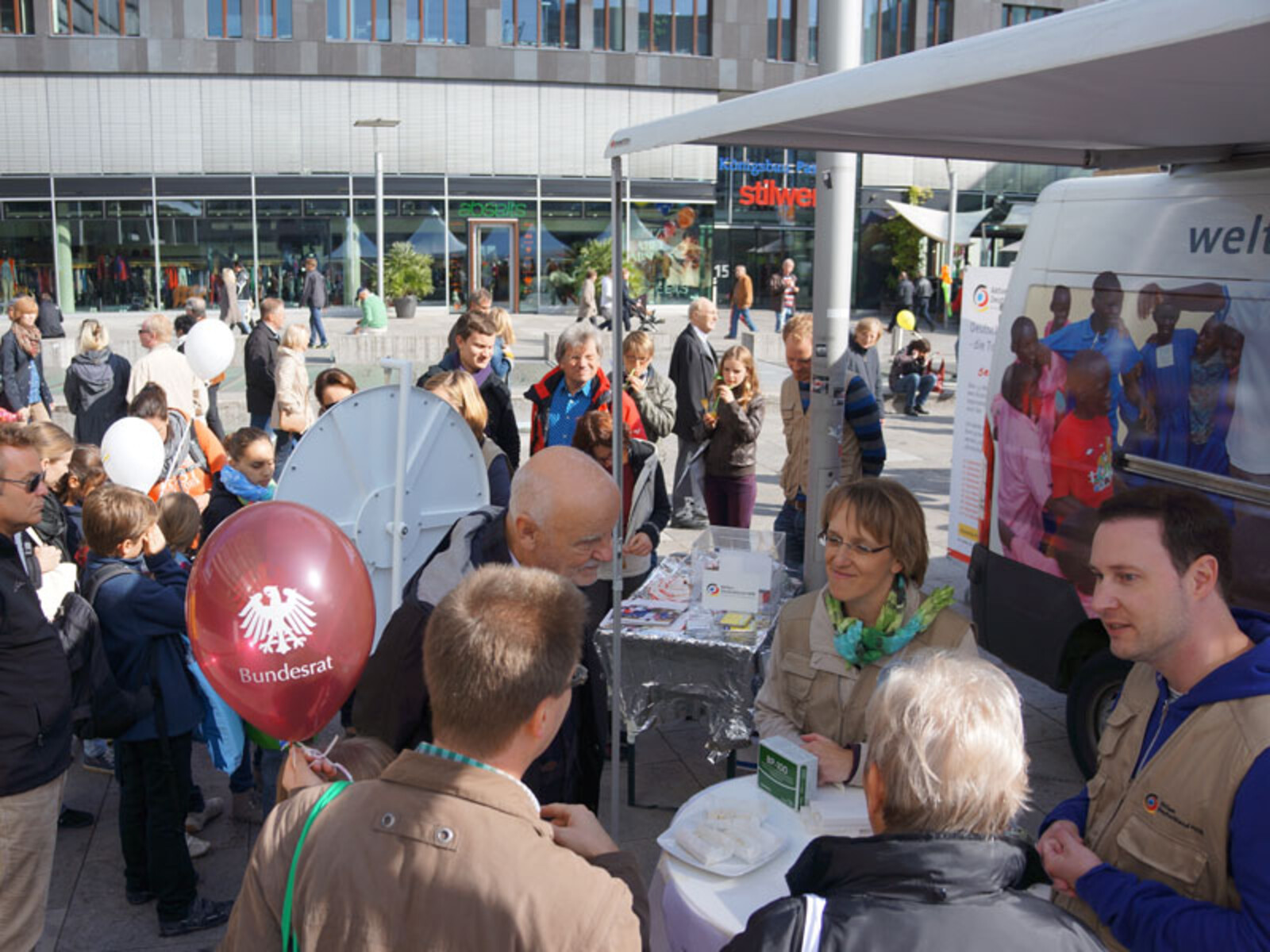 093-800-bs-tour-93 Das Interesse an humanitärer Nothilfe und der Arbeit von Aktion Deutschland Hilft war deutlich zu spüren