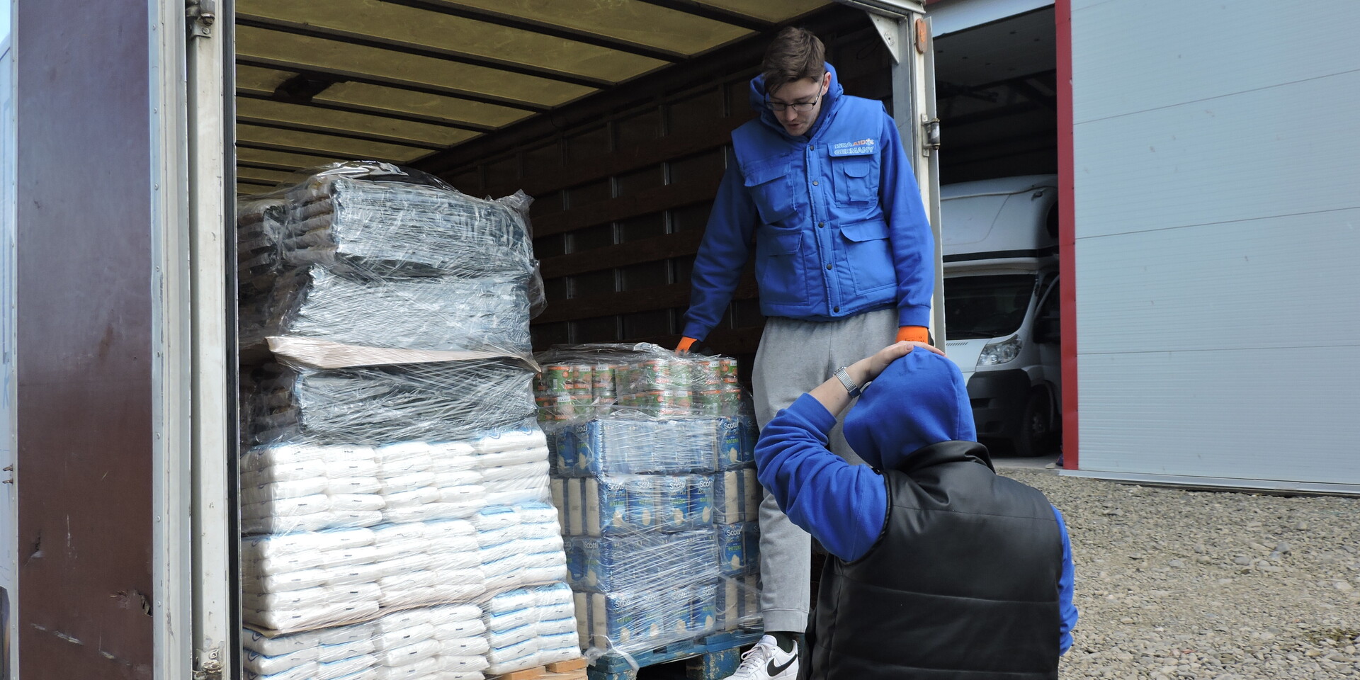 Verteilung der Hilfsgüter in Luhansk Oblast durch IsraAid Germany Verteilung der Hilfsgüter in Luhansk Oblast durch IsraAid Germany