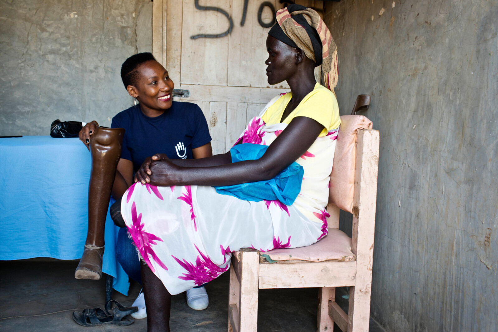 Kenia: Achol mit einer Prothese von HI