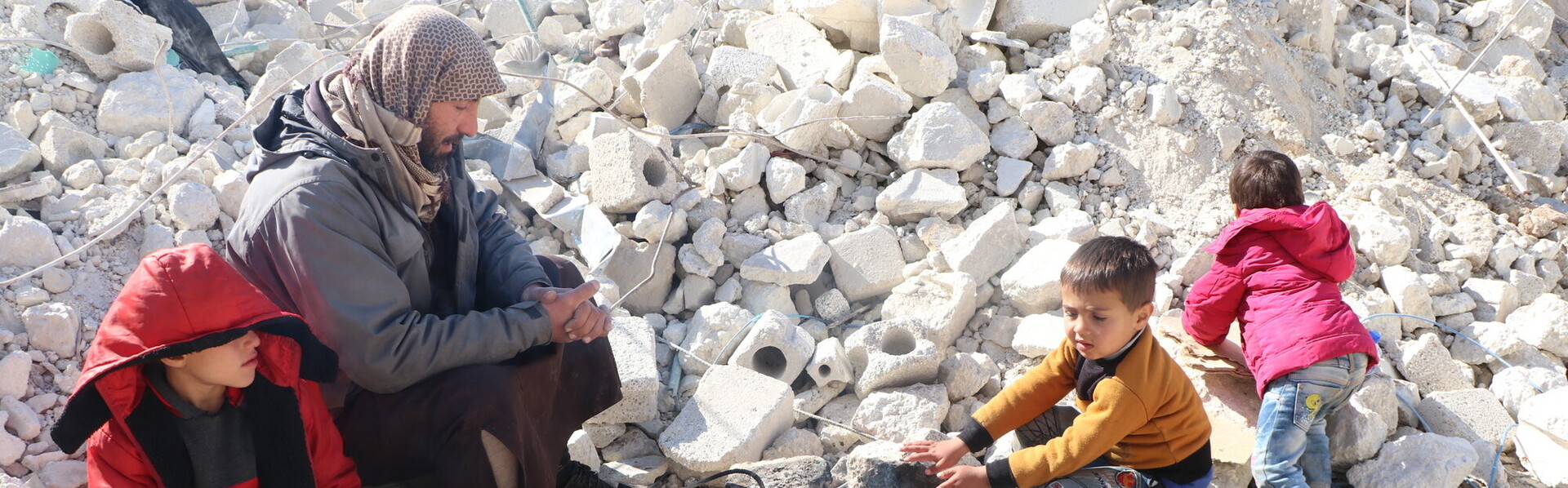 Nach den schweren Erdbeben in der Türkei und Syrien haben viele Familien ihr Zuhause verloren