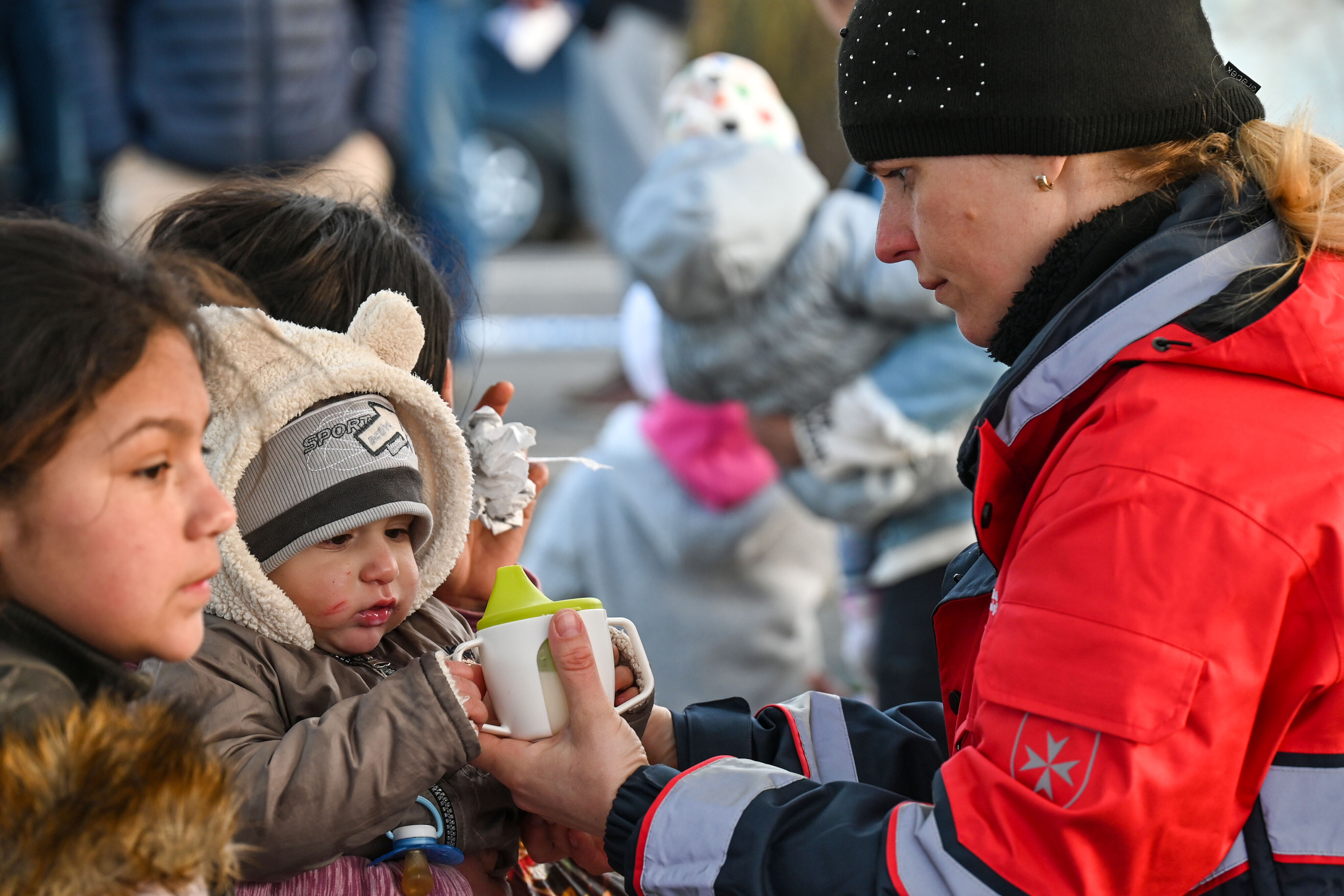 Ungarische Malteser versorgen Geflüchtete in Beregsurany an der ukrainischen Grenze