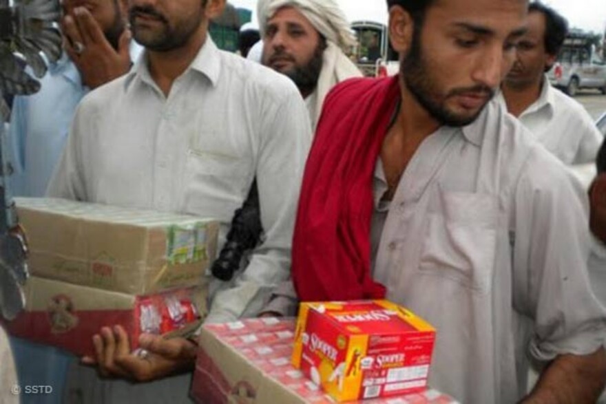 sstd-hilfe1 Flut Pakistan: CARE-Partner SSTD (Society for Skills & Development) verteilt Lebensmittel
