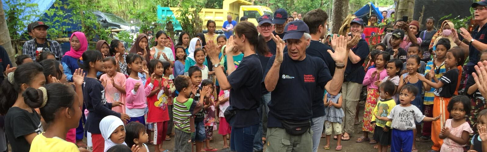 Unsere Bündnisorganisationen helfen Kindern in Indonesien, das Geschehene zu verarbeiten