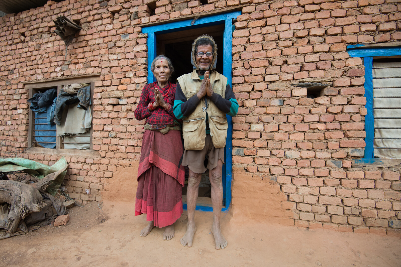 HelpAge hat vielen älteren Menschen nach dem Erdbeben geholfen, ihre Häuser sicher wieder aufzubauen.