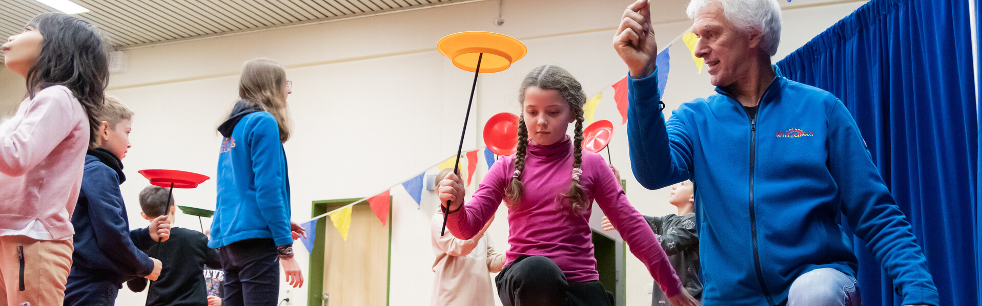Im Kölner Spielecircus können geflüchtete Kinder lachen, spielen und lernen