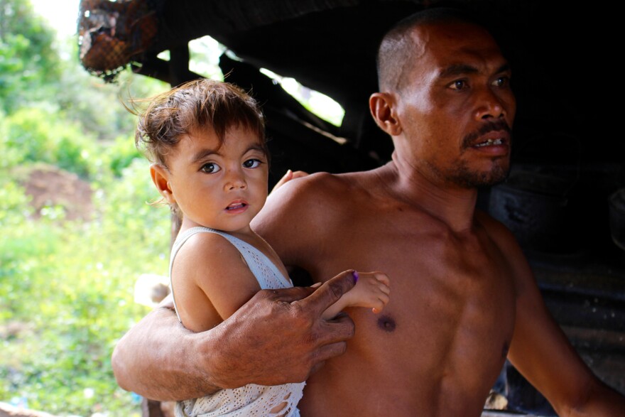 Taifun Haiyan Mann Kind Rettung