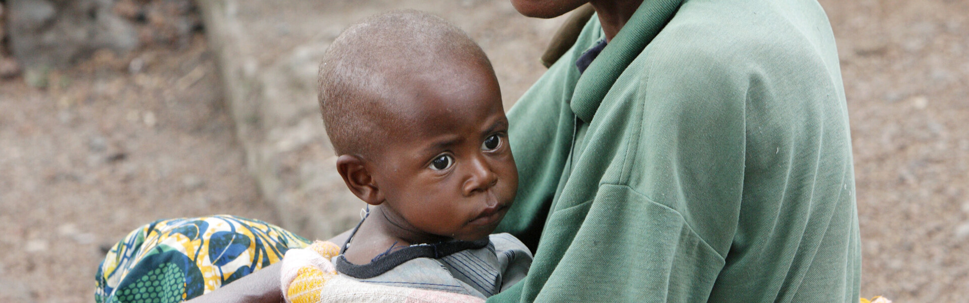 Eine Mutter mit Kind im Kongo