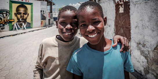 Zwei Kinder in Haiti