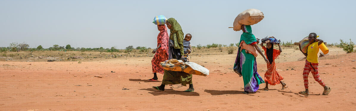 Menschen auf der Flucht aus dem Sudan in den Tschad