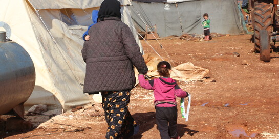 Frau und Kind in Syrien (Symbolbild)