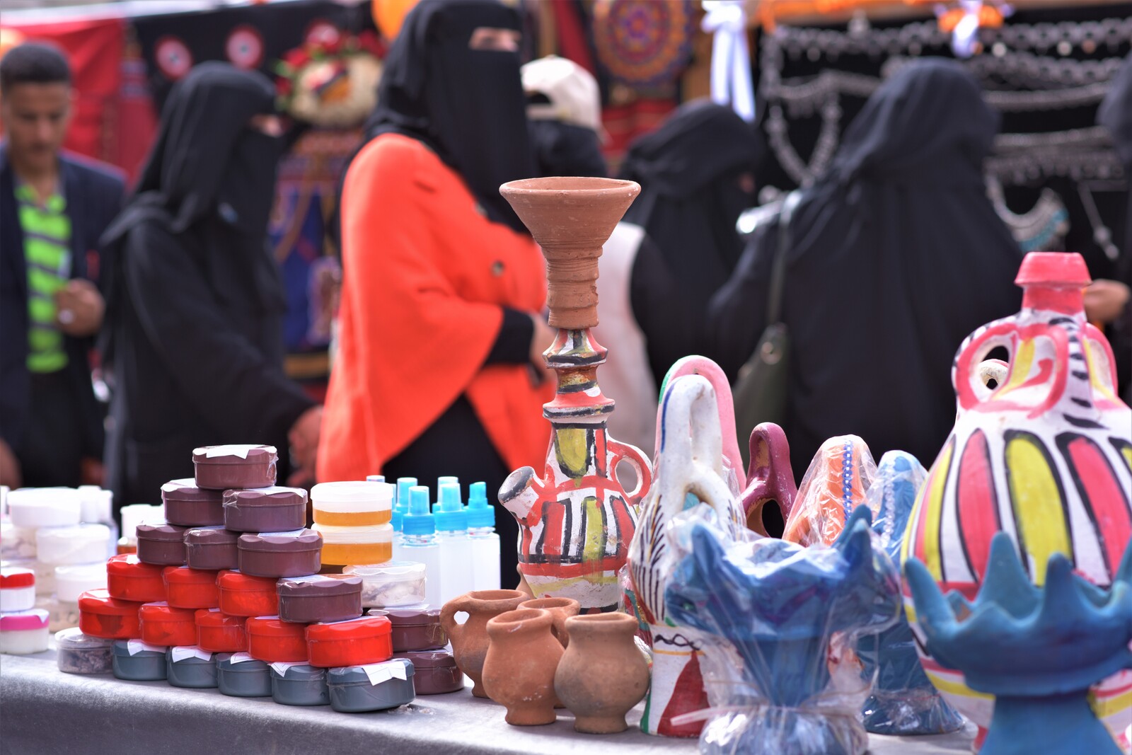 Kunsthandwerk auf einem Markt im Jemen