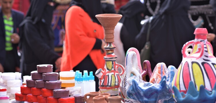 Kunsthandwerk auf einem Markt im Jemen Kunsthandwerk auf einem Markt im Jemen