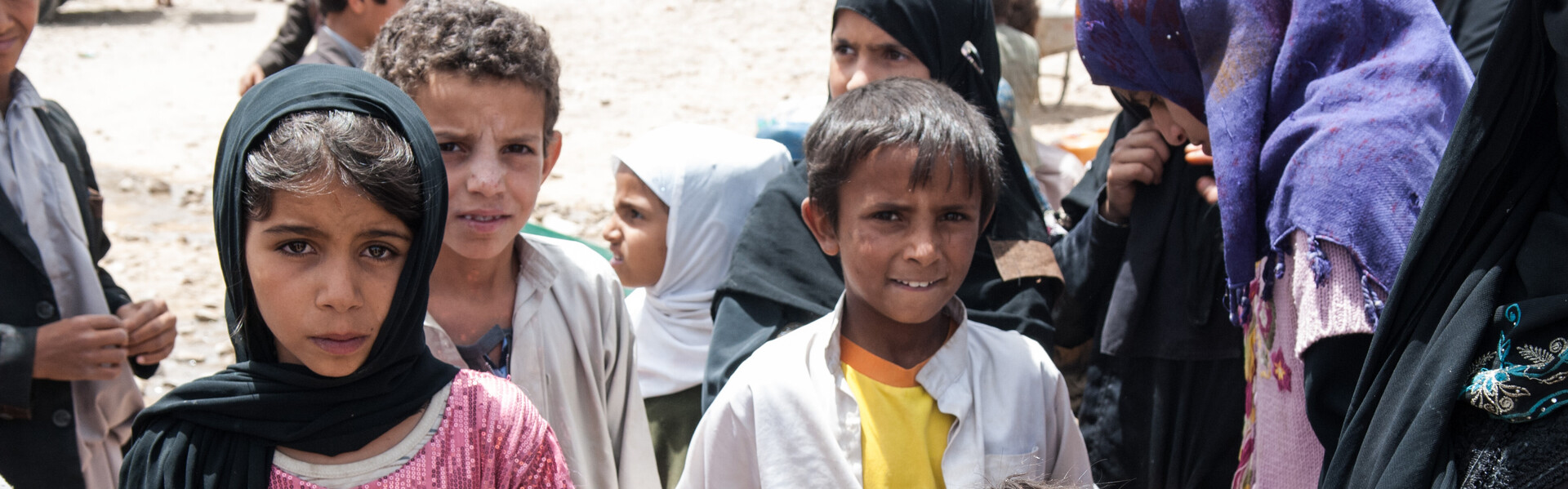 Kinder im Jemen, wo die Menschen unter Hunger, Cholera und einem Bürgerkrieg leiden