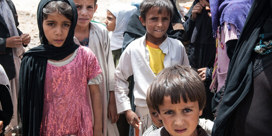 Kinder im Jemen, wo die Menschen unter Hunger, Cholera und einem Bürgerkrieg leiden