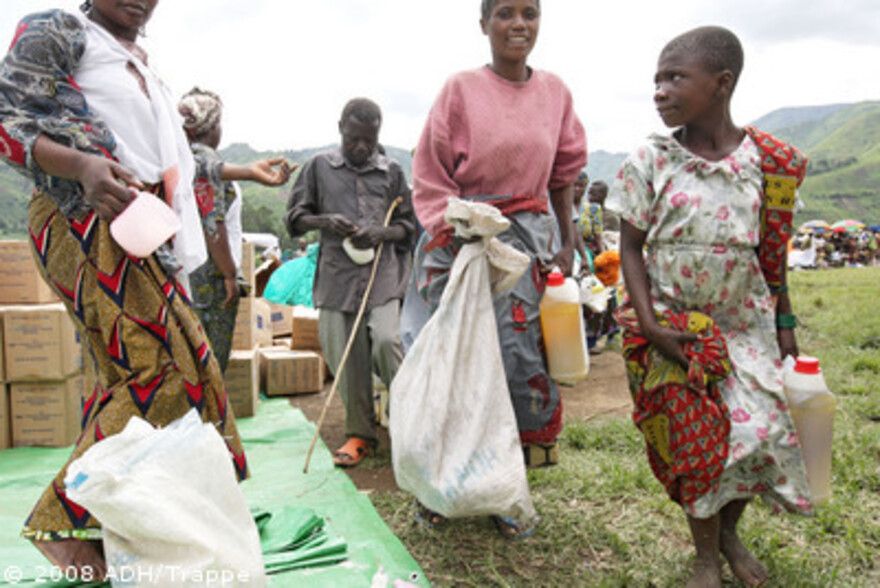 Kongo: 2 Frauen mit Lebensmitteln von World Vision