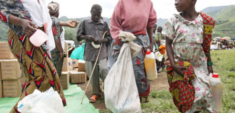 Kongo: 2 Frauen mit Lebensmitteln von World Vision