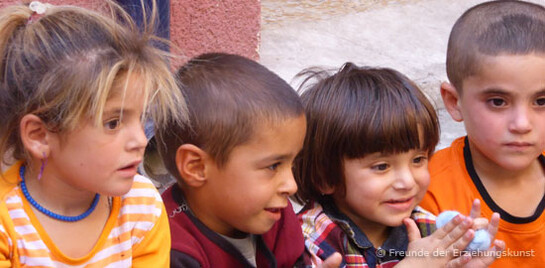 Bündnismitglied Freunde der Erziehungskunst betreut traumatisierte Kinder im Irak und untersützt ebenso ihre Eltern in der schwierigen Situation.