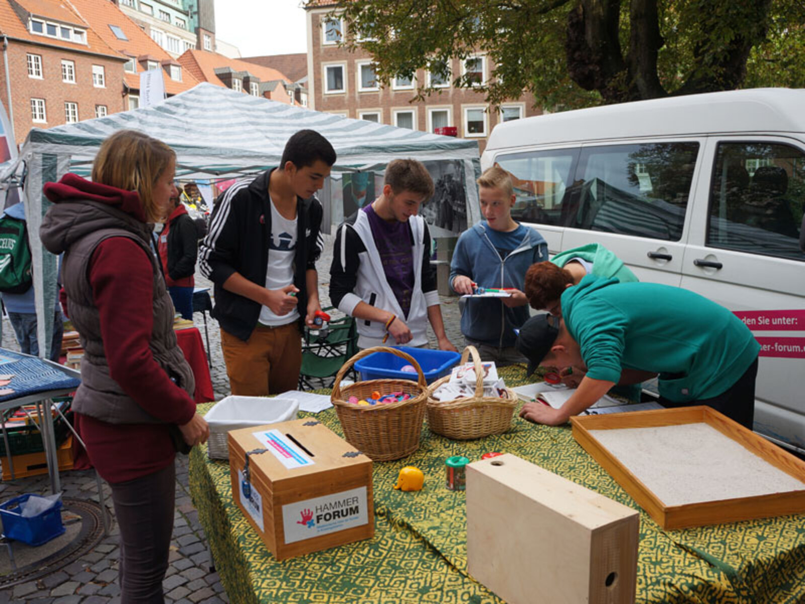 Beim Parcours des HammerForums unter dem Motto „Wasser und Gesundheit“ konnten Wasser-Detektive ihr Wissen unter Beweis stellen