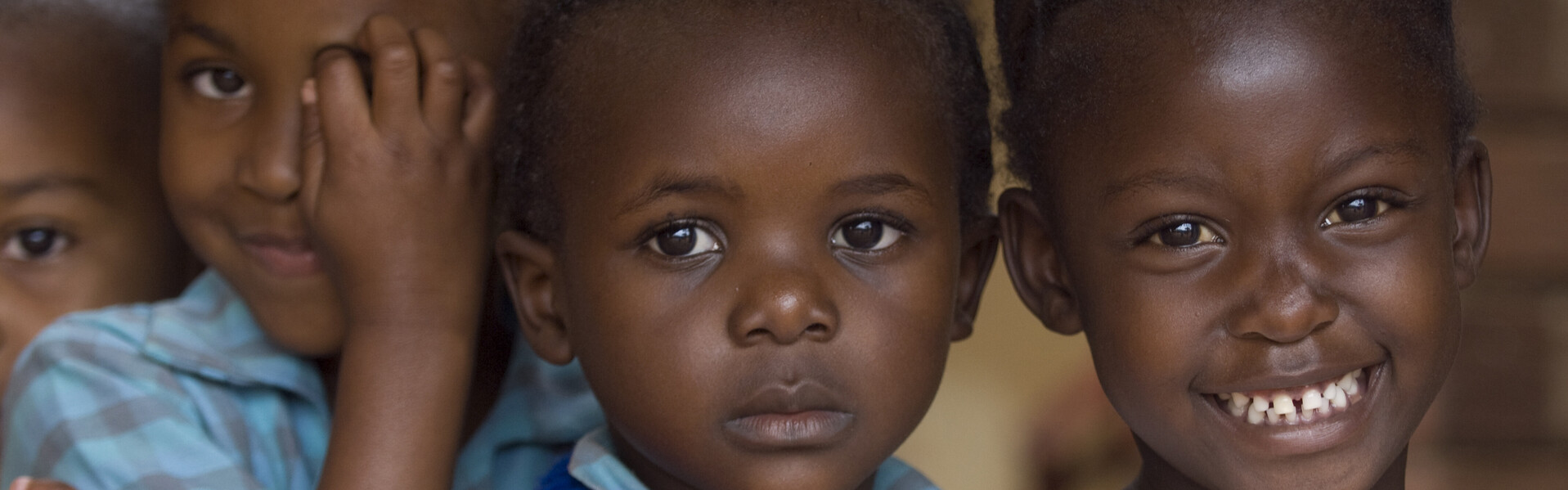 Kinder in Simbabwe, einem Nachbarland von Botswana