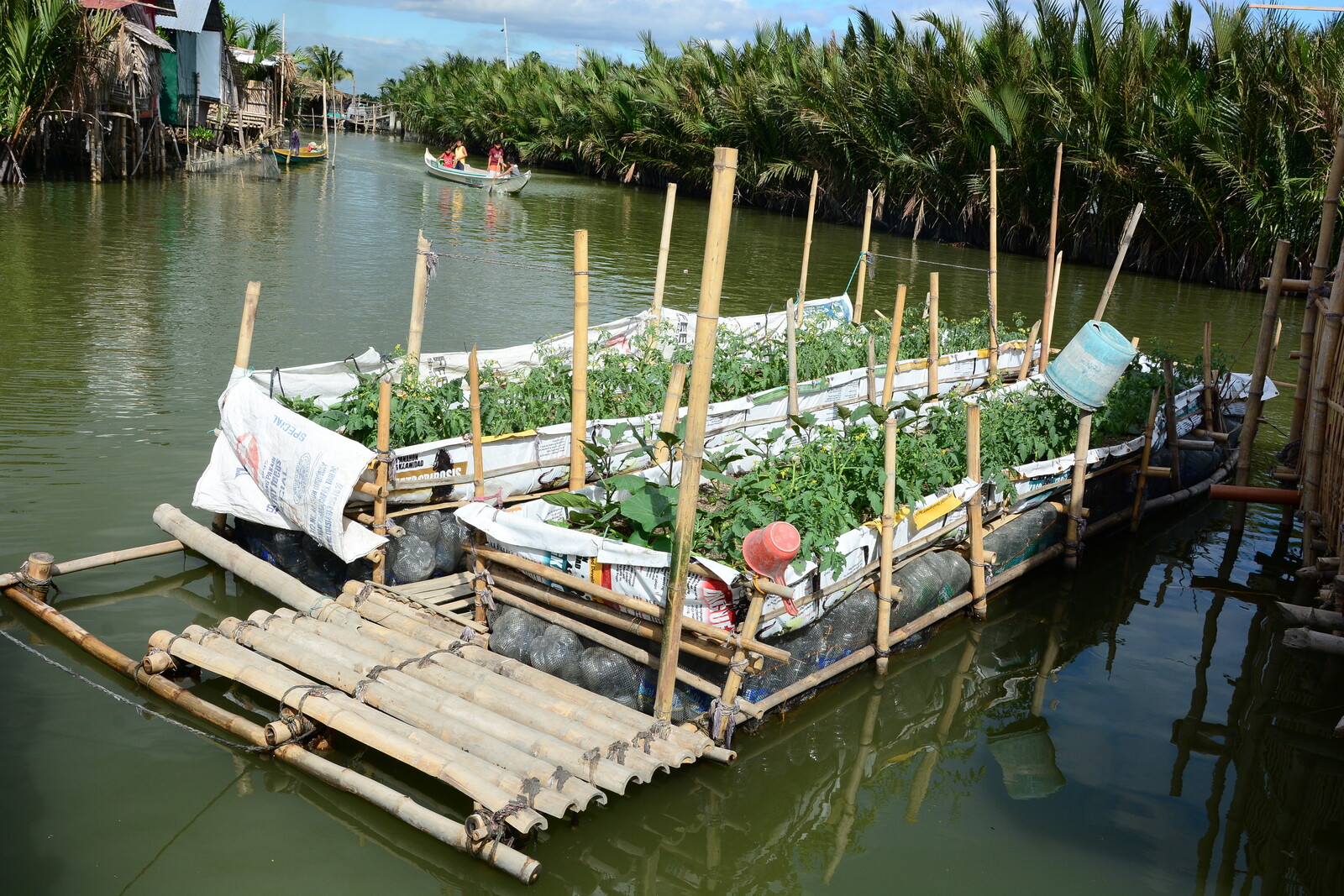 Schwimmende Beete versorgen Familien auf den Philippinen mit frischem Gemüse