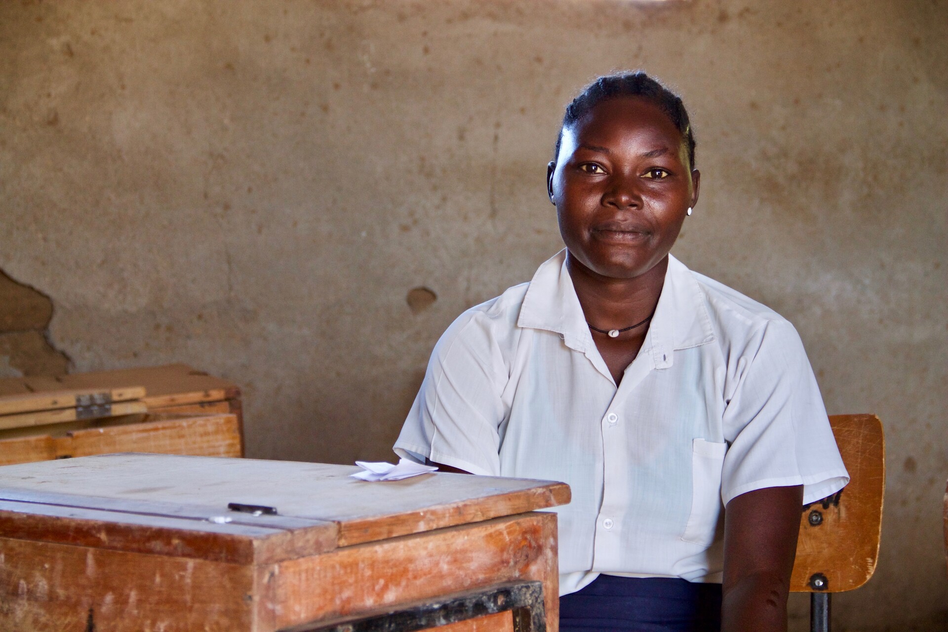 In Kenia sitzt Kamuka in einer Schule und erzählt von ihrem Schicksal während der Hungerkrise in Afrika In Kenia sitzt Kamuka in einer Schule und erzählt von ihrem Schicksal während der Hungerkrise in Afrika