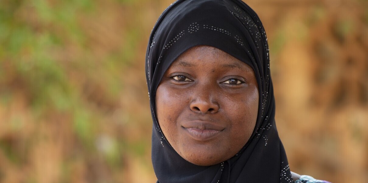 Bintou ist Mädchenrechtsaktivistin in Mali und sorgt für große Veränderung in ihrem Dorf Bintou ist Mädchenrechtsaktivistin in Mali und sorgt für große Veränderung in ihrem Dorf