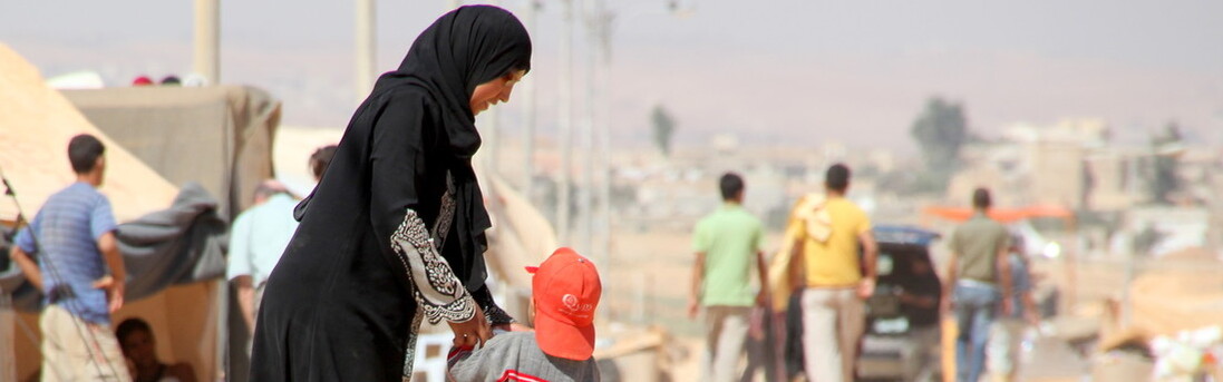Mutter mit Kind im Flüchtlingslager in Jordanien Mutter mit Kind im Flüchtlingslager in Jordanien