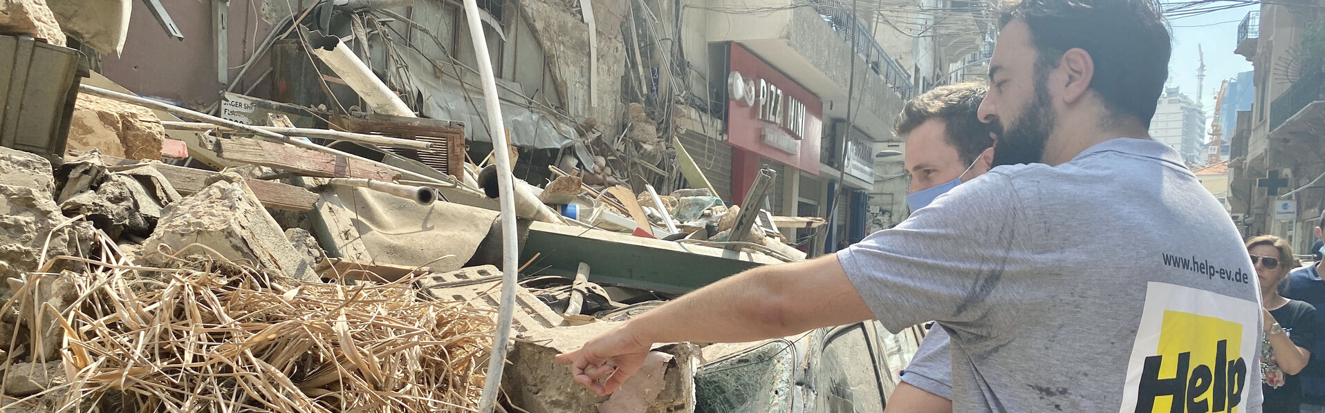 Kayu Orellana von Help - Hilfe zur Selbsthilfe beim Hilfseinsatz in Beirut/Libanon (© Help - Hilfe zur Selbsthilfe/Sophia Maier)