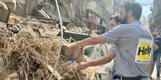Kayu Orellana von Help - Hilfe zur Selbsthilfe beim Hilfseinsatz in Beirut/Libanon (© Help - Hilfe zur Selbsthilfe/Sophia Maier)
