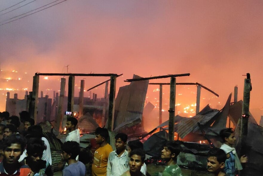 Das Lager Balkuhali bei Cox's Bazar steht in Flammen Das Lager Balkuhali bei Cox's Bazar steht in Flammen