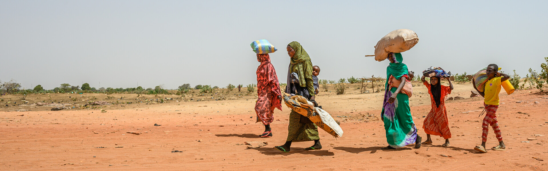 Menschen auf der Flucht aus dem Sudan