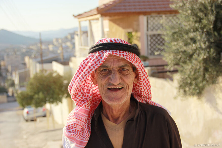 Enkelkinder aufwachsen sehen. Maathal, in Mafraq, Jordanien: "Ich wünschte, die Bomben hätten nicht drei meiner Enkeltöchter getötet. Ich wünschte, ich könnte sie aufwachsen sehen." 