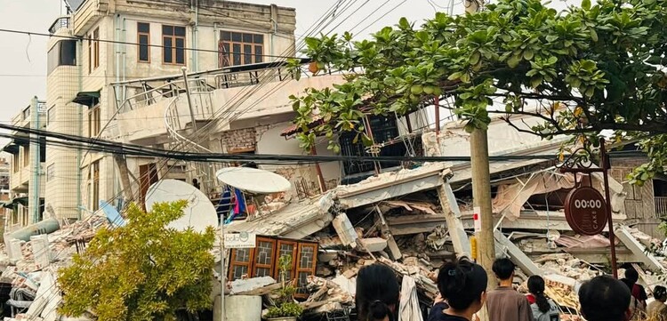 Zerstörte Häuser nach dem Erdbeben in Myanmar im März 2025 Zerstörte Häuser nach dem Erdbeben in Myanmar im März 2025