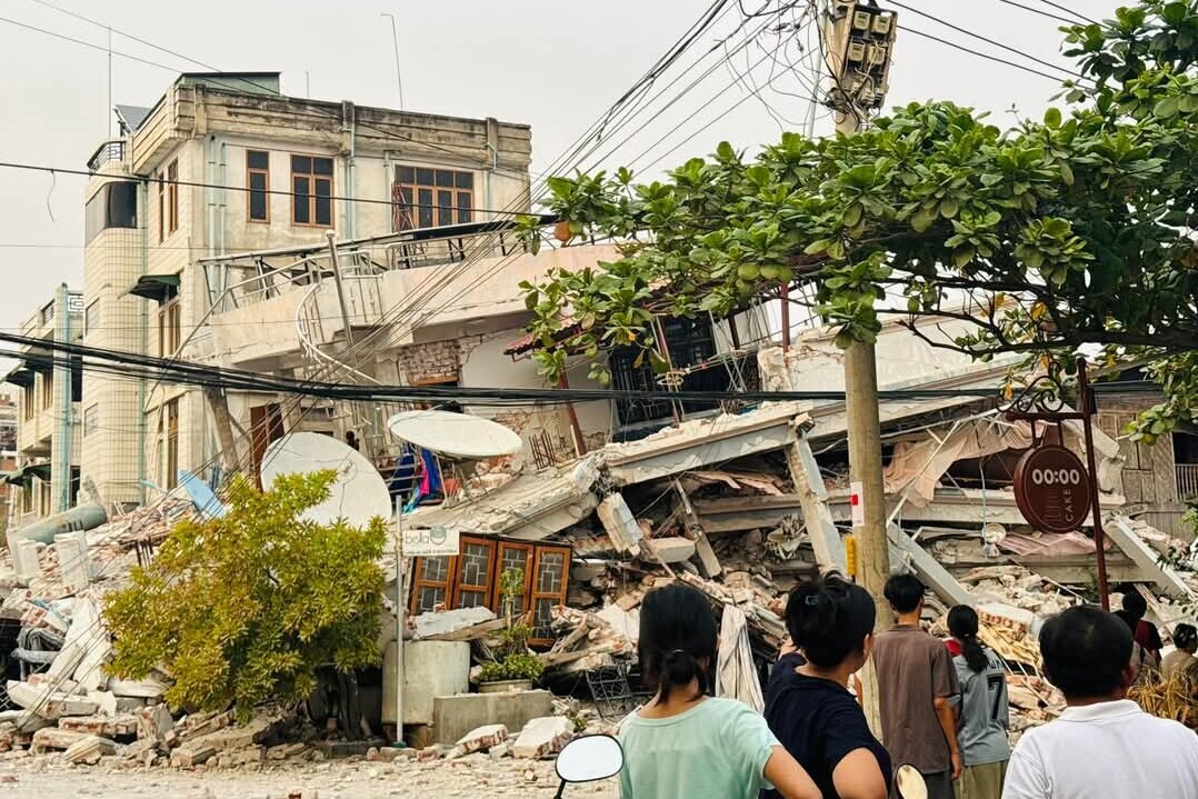 Zerstörte Häuser nach dem Erdbeben in Myanmar im März 2025 Zerstörte Häuser nach dem Erdbeben in Myanmar im März 2025