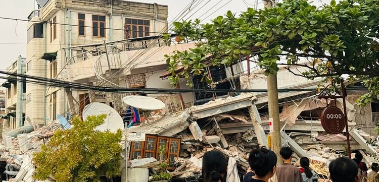 Zerstörte Häuser nach dem Erdbeben in Myanmar im März 2025