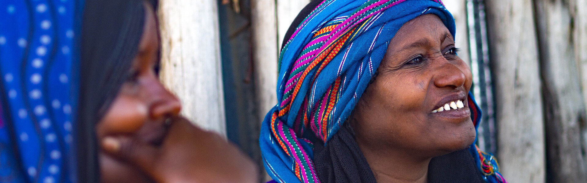 Zwei Frauen in Äthiopien mit blauen Kopftüchern Zwei Frauen in Äthiopien mit blauen Kopftüchern