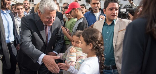 Bundespräsident Gauck besucht Flüchtlingsunterkunft des ASB
