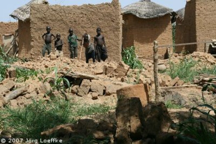 Flut Afrika: Hütten in Lossa