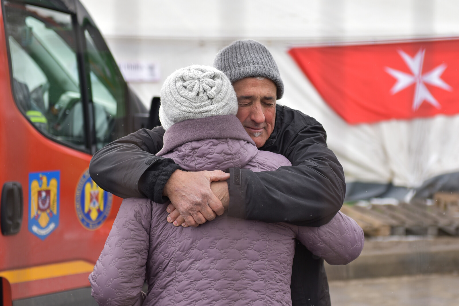 In der Grenzstadt Siret in Rumänien werden Geflüchtete von Freiwilligen der rumänischen Malteser empfangen und versorgt