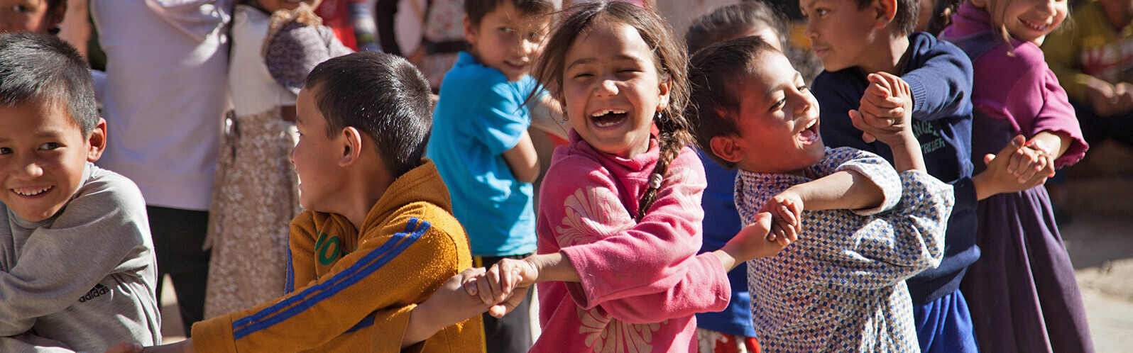 Spielende Kinder in Nepal