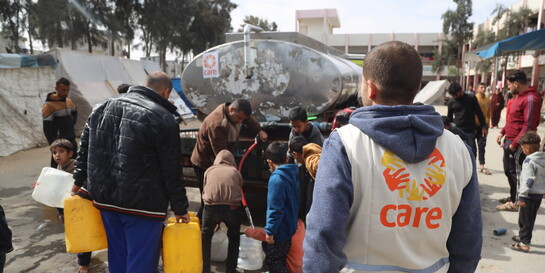 Hilfskräfte im Gazastreifen verteilen sauberes Trinkwasser