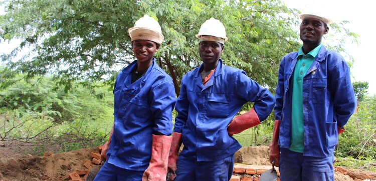 Handwerker werden für Projekt des Bündnisses in Malawi ausgebildet