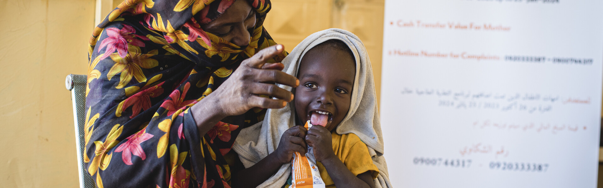 Frau mit Kind in einem Hilfsprojekt von CARE im Sudan