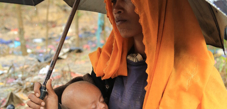 Sahara Begum mit ihrem vier Wochen alten Baby
