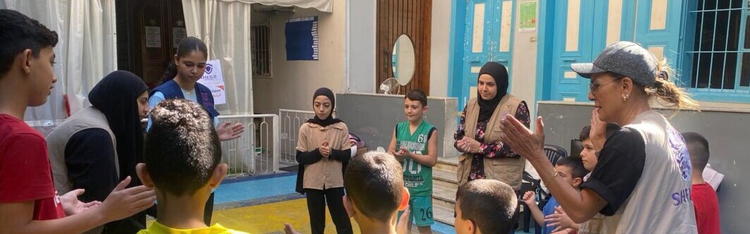 Gruppe mit Kindern im Libanon