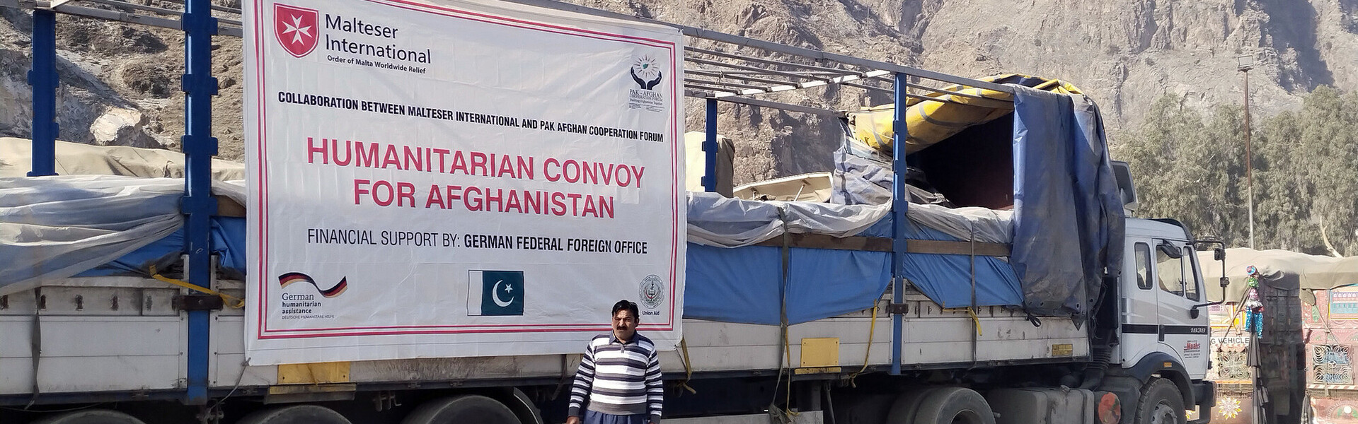 Ein Hilfskonvoi erreicht Afghanistan