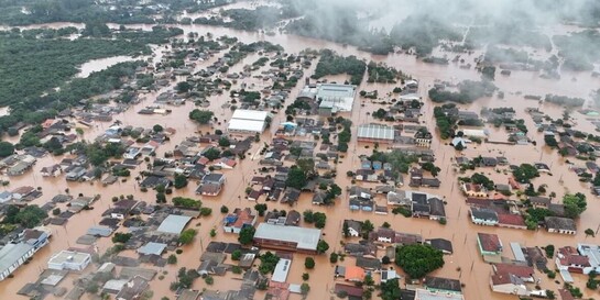 Das Hochwasser in Brasilien hat ganze Wohnsiedlungen überflutet