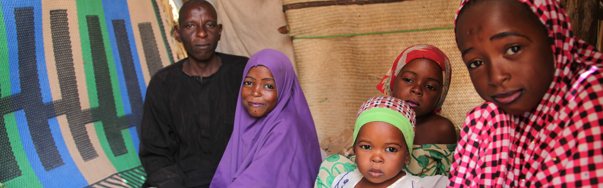 Menschen in einer Flüchtlingsunterkunft in Niger